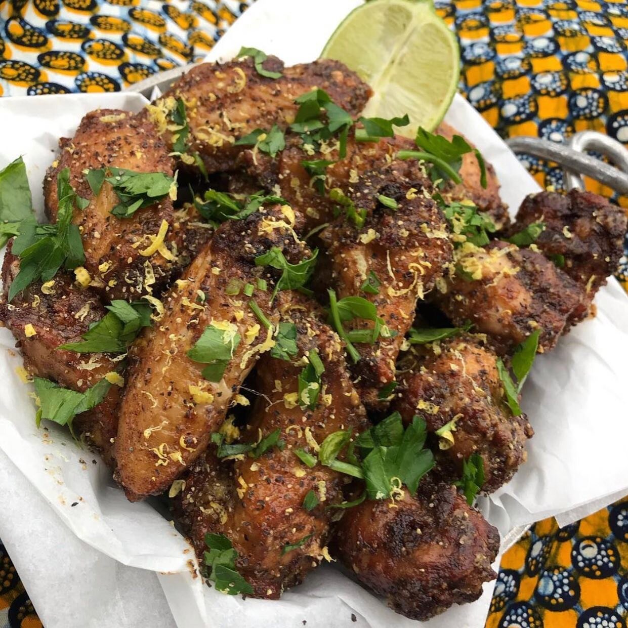 ROASTED GARLIC SMOKY LEMON PEPPER WINGS  Life giving lemon pepper wings! 🍋🐔 ⬅️Swipe for recipe or check out the link in Bio...
.
Yield: 5-6 servings
.
.
.
#TasteTutor #Chef #Catering #Food #Cooking #QuarantineEats #Culinary #Cuisine #Recipe #Taste 