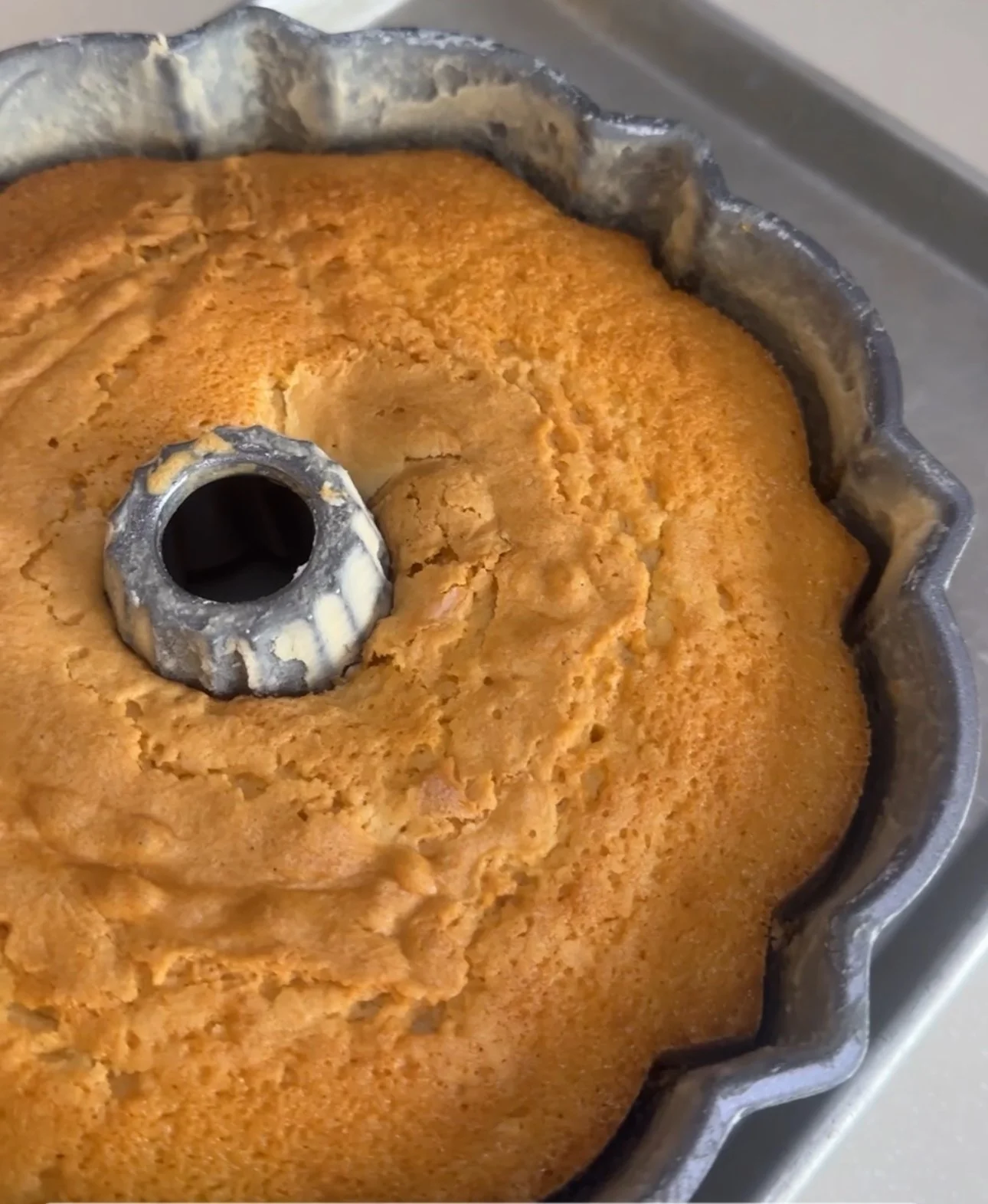 CLASSIC OLD SOUTHERN LADY POUND CAKE