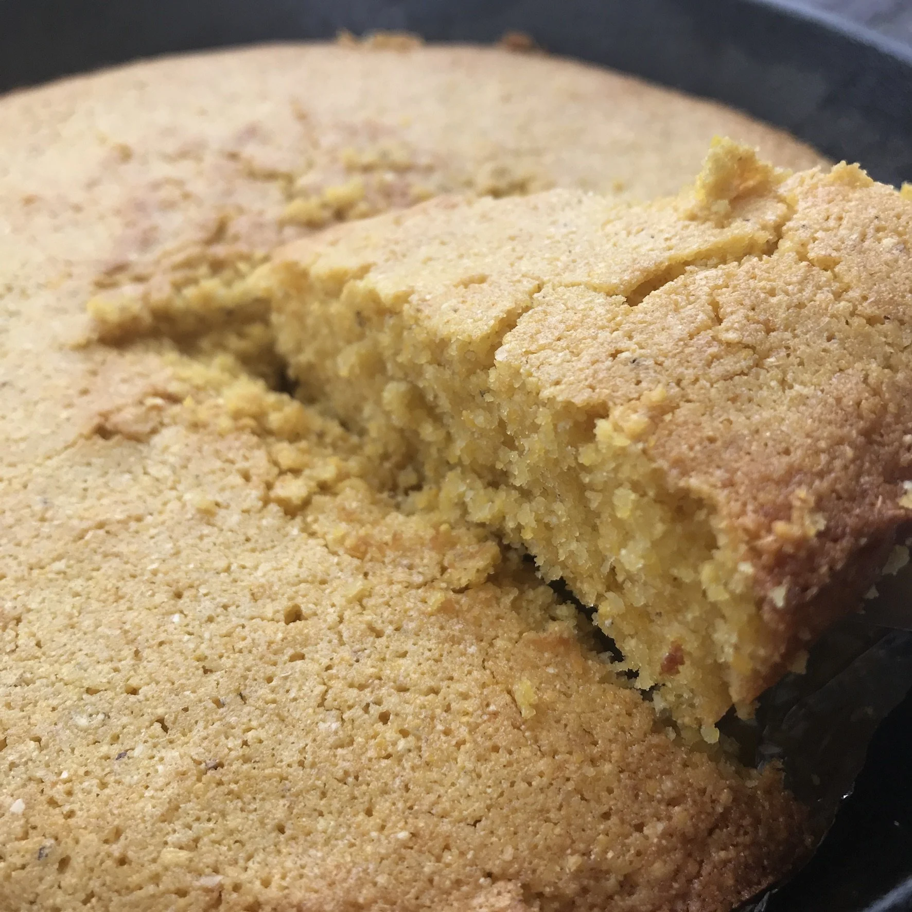 SIMPLE SOUTHERN CORNBREAD