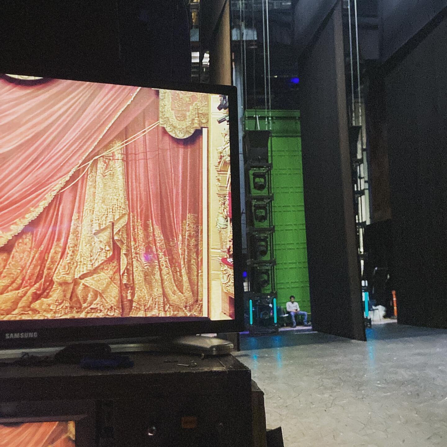 General rehearsal tonight!!!!
🤞🤞🤞😰🥰🤩
Toi Toi Toi to everyone!!!
@platelelisabeth 
@camilledugas_sceno 
@nochpal 
@klefstadtom 
@balletoperadeparis (school)
@christianvasquezu 

#concertoenre #mamereloye #raymonda #ballet #balletschool #ecoledel