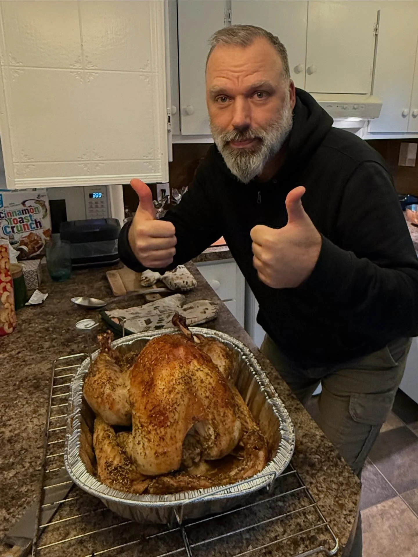 Won a 20 lb turkey in a meat draw during the Jays game 7 at the Rocking Horse Pub! Late thanksgiving!
@sonnetlabbe @kelly_corbett_artist @rwenns