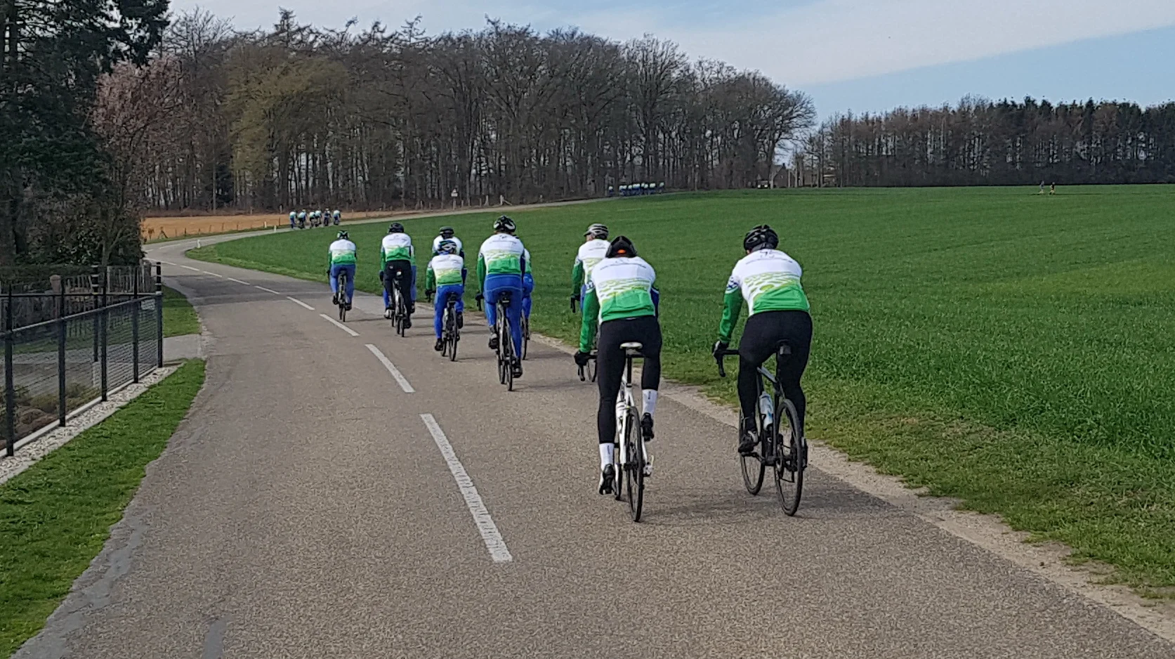 In 3 groepen rijden we weer terug naar Westervoort.