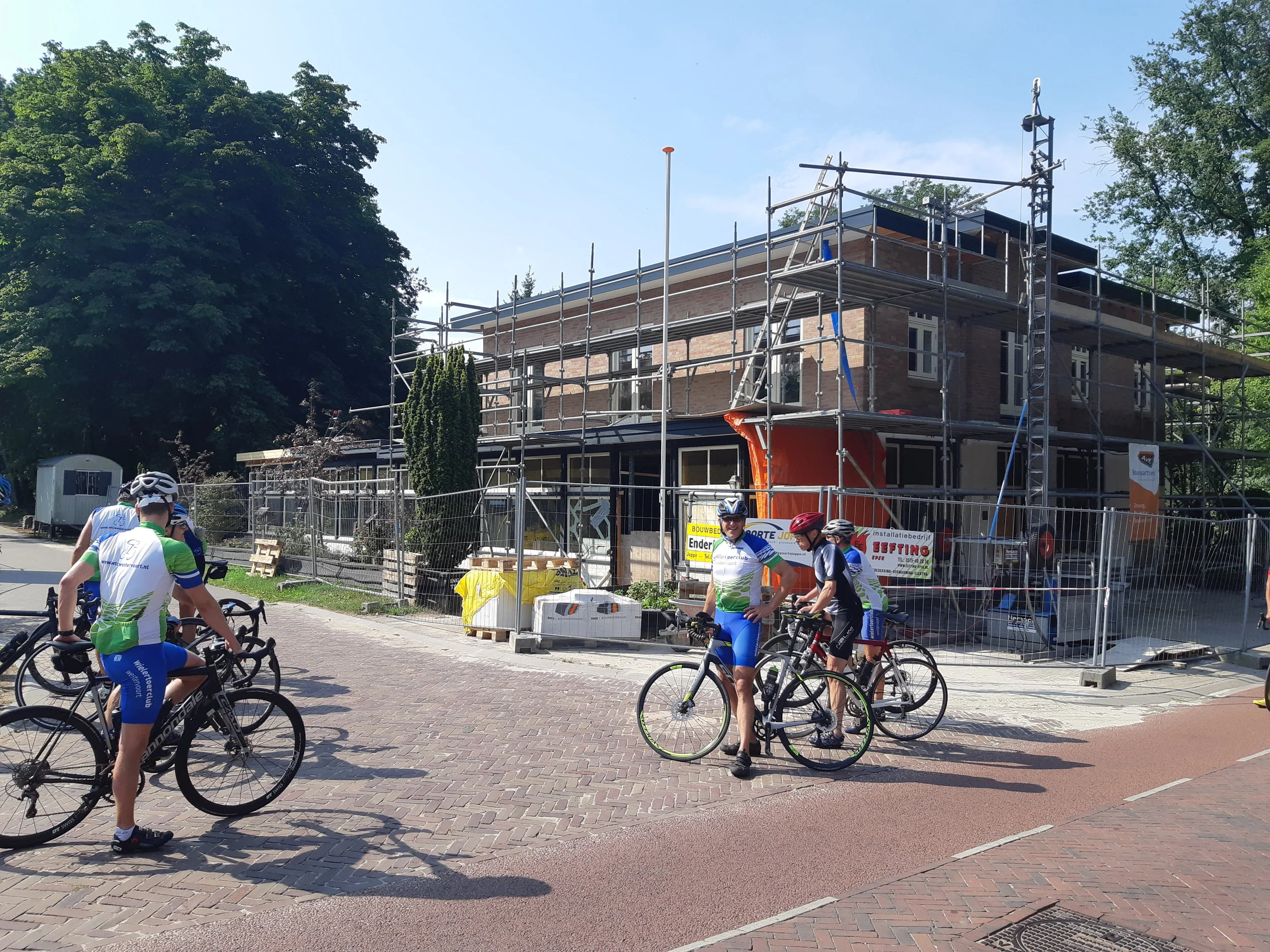 Het restaurant in Joppe waar we altijd naar toe gingen wordt, na te zijn afgebrand, weer opgebouwd