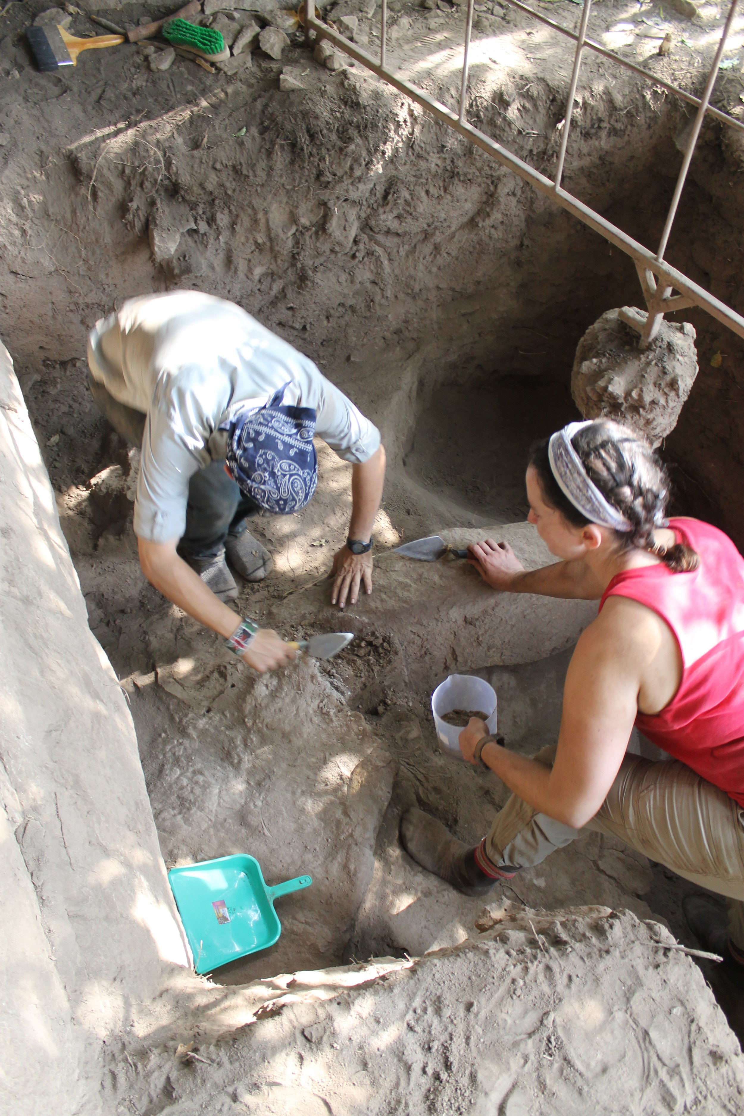 Excavating early Iron Age deposits