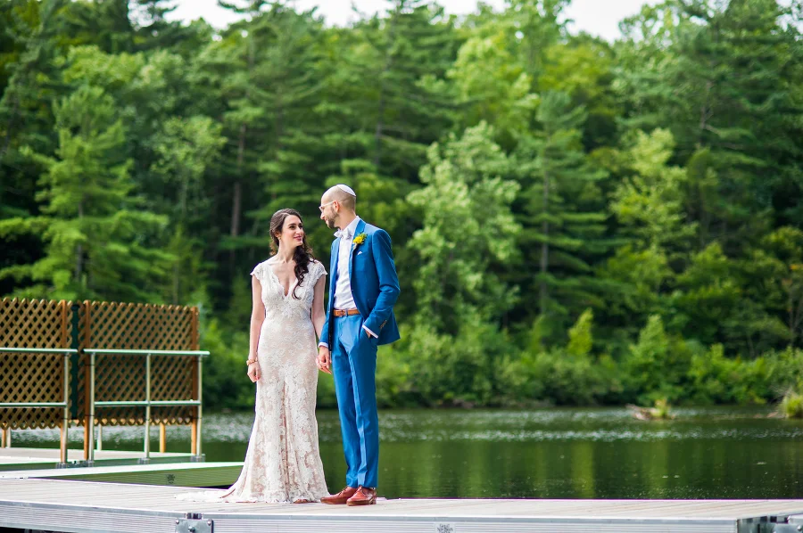 Hannah & Jonathan - Connecticut / Photo Credit: De Nueva Photography