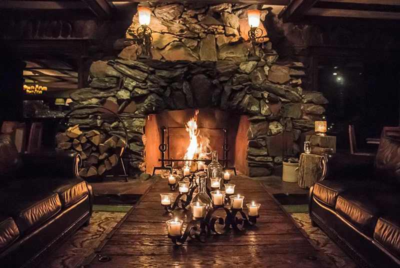 oak room.jpg