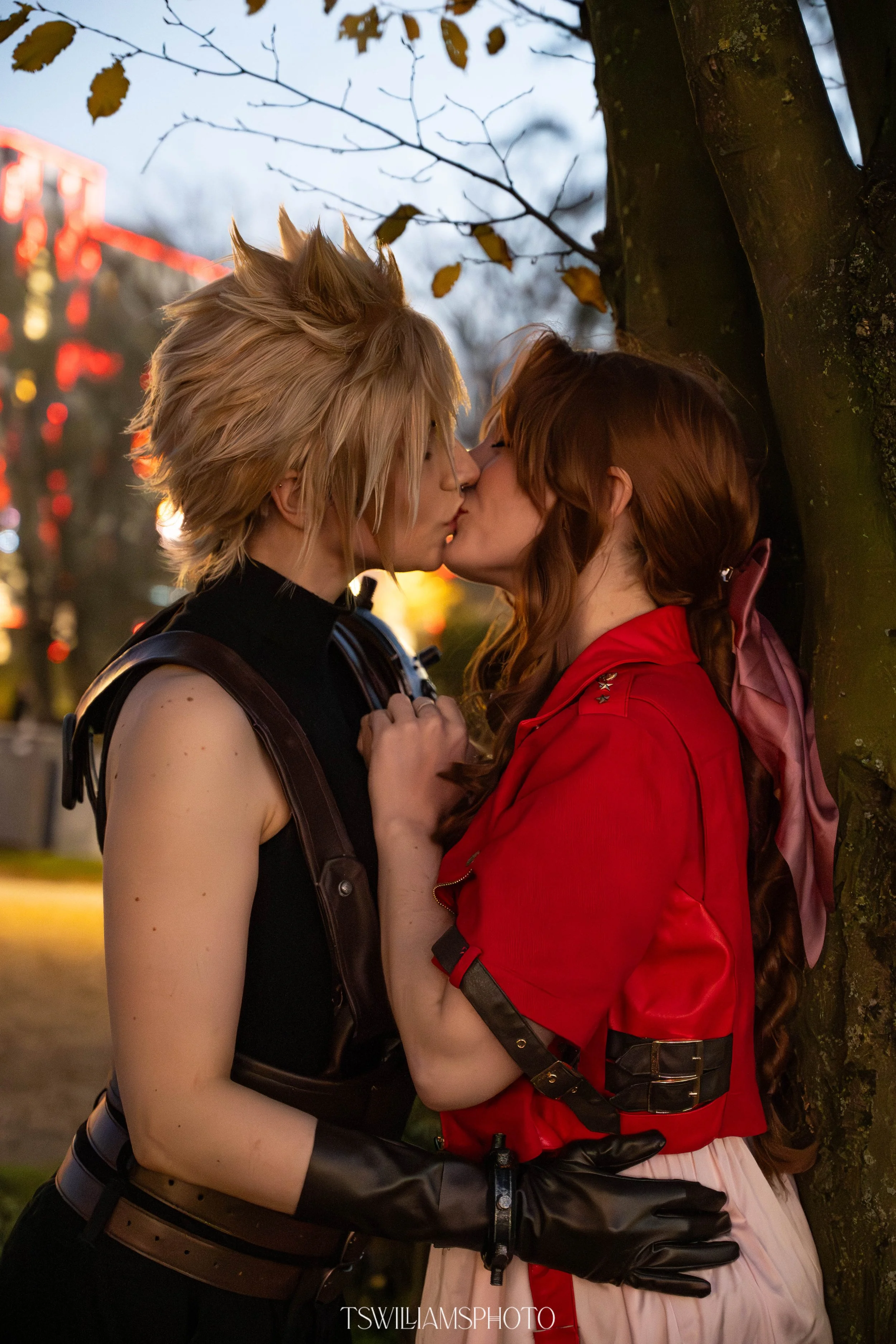 Cloud and Aerith - Final Fantasy
