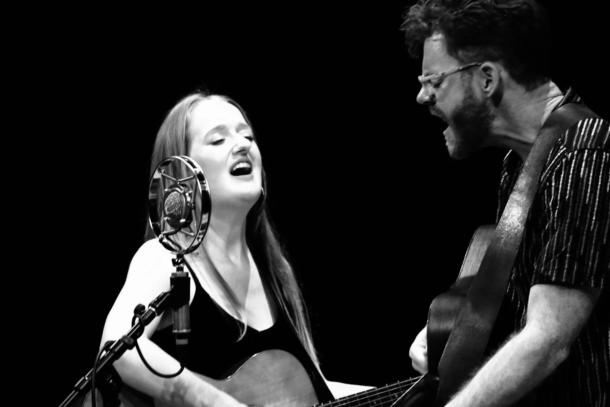 Bonnie and Taylor Everybody Loves an Outlaw — Colorado Bluegrass