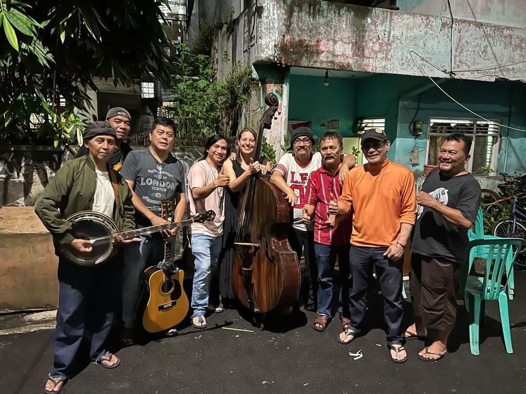 Second night: Tono’s brother joined on Banjo, and Saul’s brother Mean came to sing and play guitar. Left to right: Budi, Erroll, Mean, Zen, Franziska, Tono, Saul, Boyke and a neighbor.