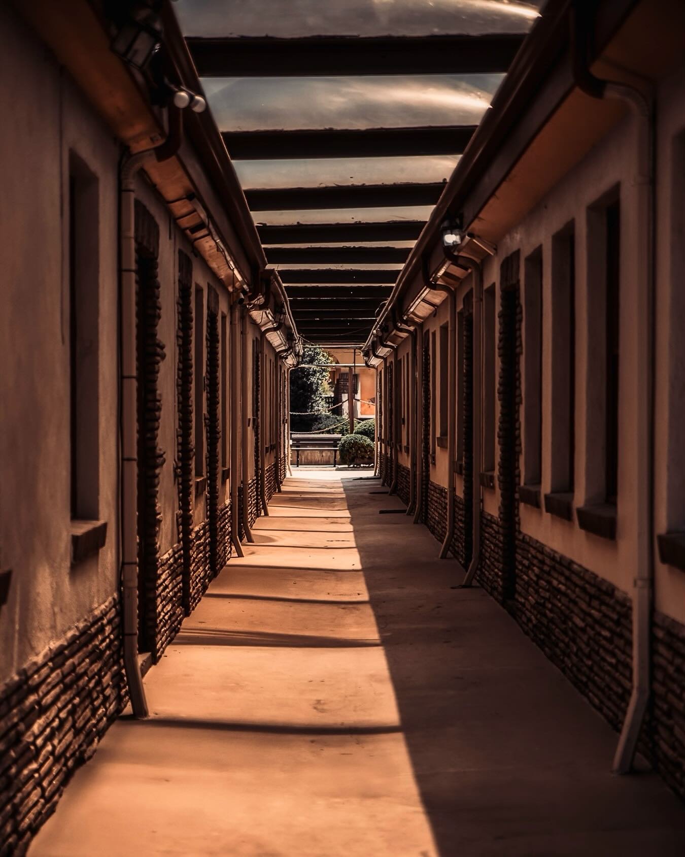 ~ L O O P ~ 
.
You ever walk somewhere and feel like you&rsquo;ve been there before... but also like you&rsquo;ll never leave? 🤔
.
The lines, the light, the silence, it messes with you if you let it. 🤯
.
This one felt like walking through a glitch 