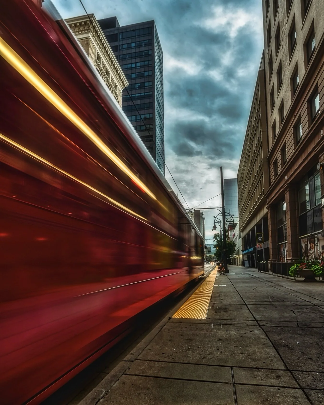 ~ S I D E S W I P E ~ 
.
It’s all in the angle if ya ask me... 📐
.
20mm ~ f16 ~ 1/3 SEC ~ ISO 50
.
🎯 Photographers: I do 1:1 editing, creative direction, and mentoring. Let’s build.🦾 
.
🖼️ Prints + services: neos-photography.com
.
📍D