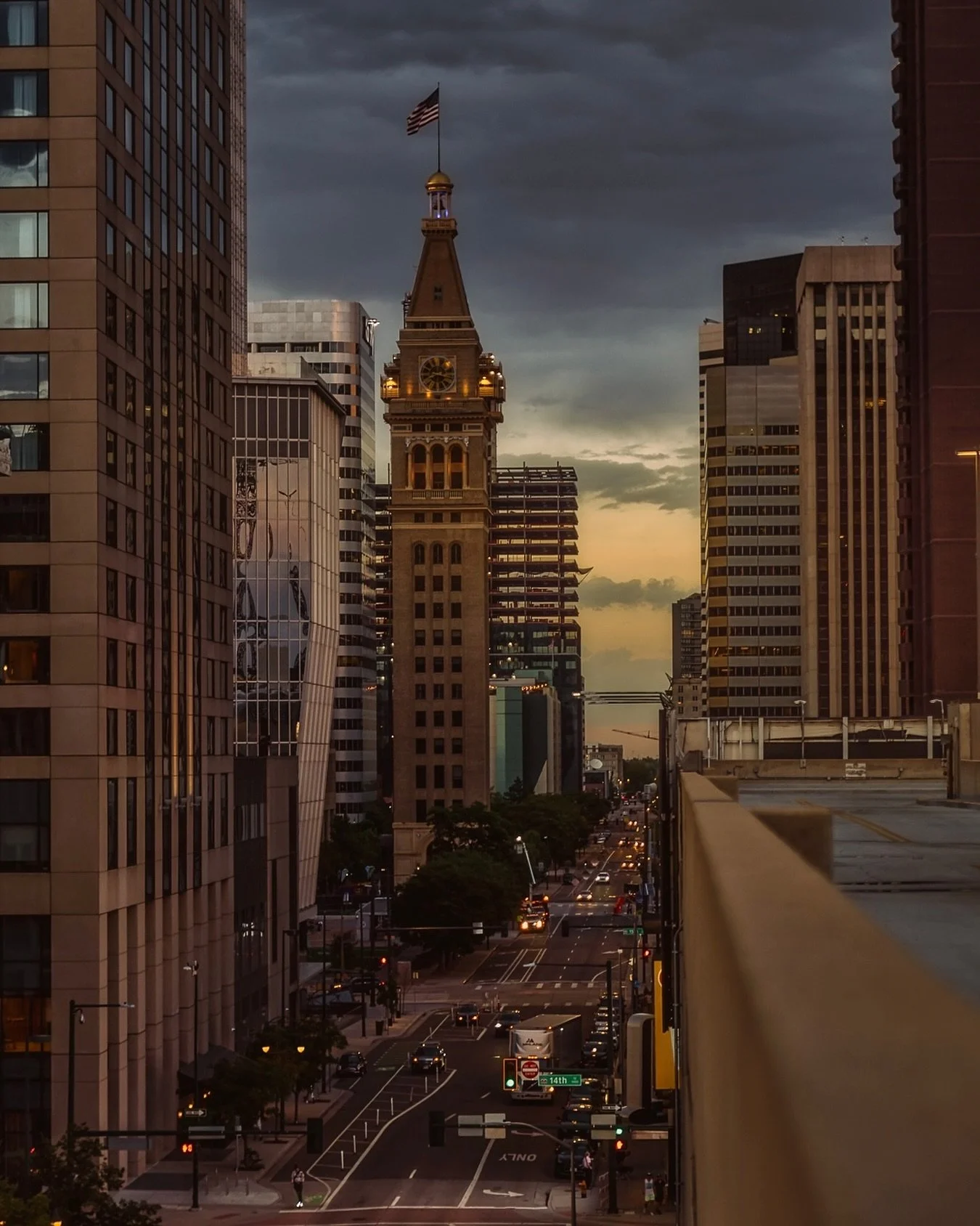 ~ G L A N C E ~ 
.
I like a good view... 👀
.
Especially when elevated... #tbt
.
70mm ~ f3.2 ~ 1/250 SEC ~ ISO 80
.
🎯 Photographers: I do 1:1 editing, creative direction, and mentoring. Let’s build.🦾 
.
🖼️ Prints + services: neos-photography
