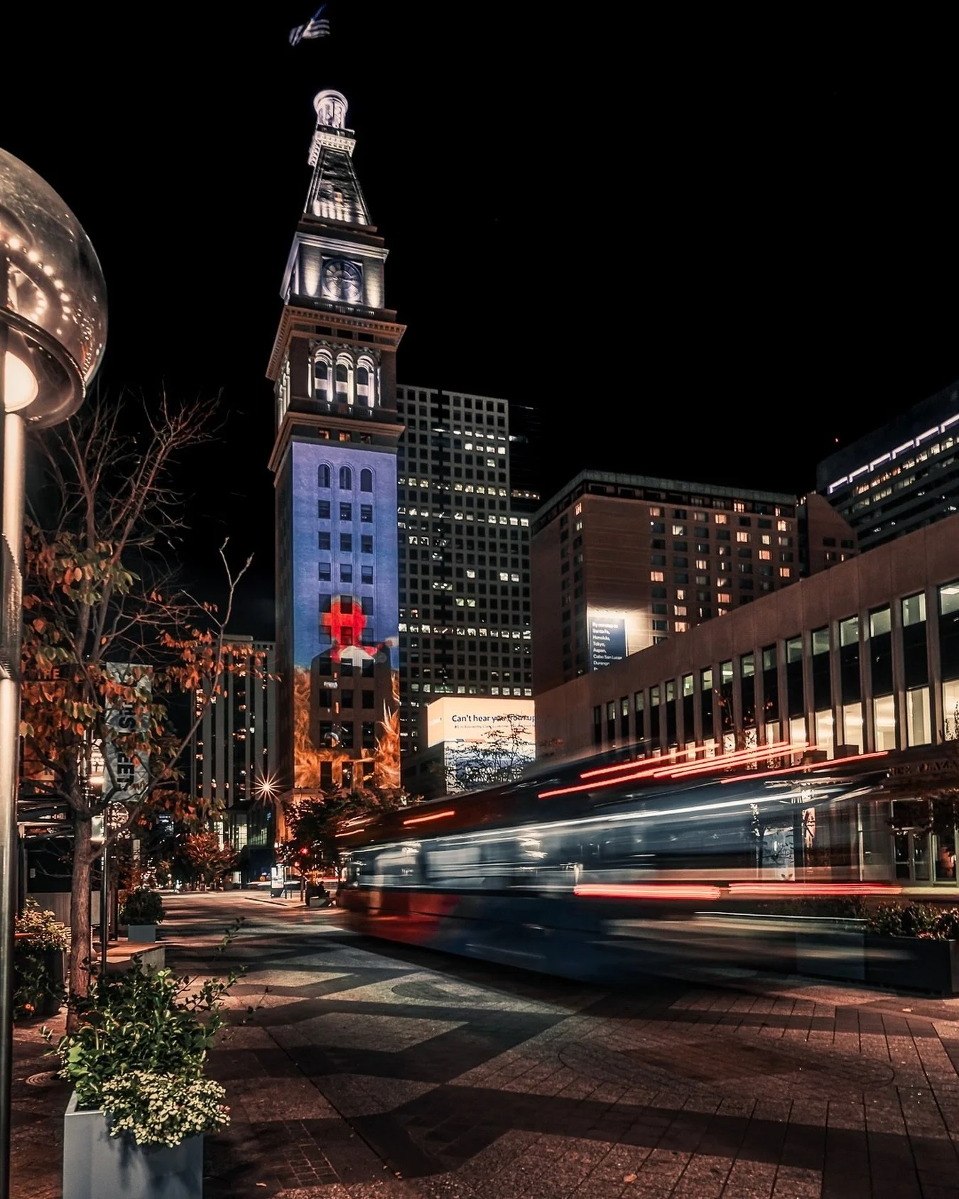 ~ S I D E W A Y S ~ 
.
Sometimes the frames build themselves... 🖼️
.
Just turn sidways and I bet a shot will present itself.📸
.
20mm ~ f9 ~ .5 SEC ~ ISO 50
.
🎯 Photographers: I do 1:1 editing, creative direction, and mentoring. Let&rsquo;s build.?