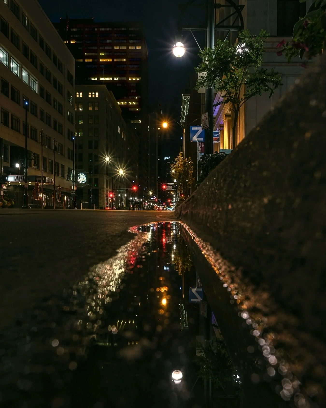 ~ N I G H T L I F E ~ 
.
The grime of the night life
.
How low can you go?
.
20mm ~ f7.1 ~ .5 SEC ~ ISO 100
.
🎯 Photographers: I do 1:1 editing, creative direction, and mentoring. Let&rsquo;s build.🦾 
.
🖼️ Prints + services: neos-photography.com
.