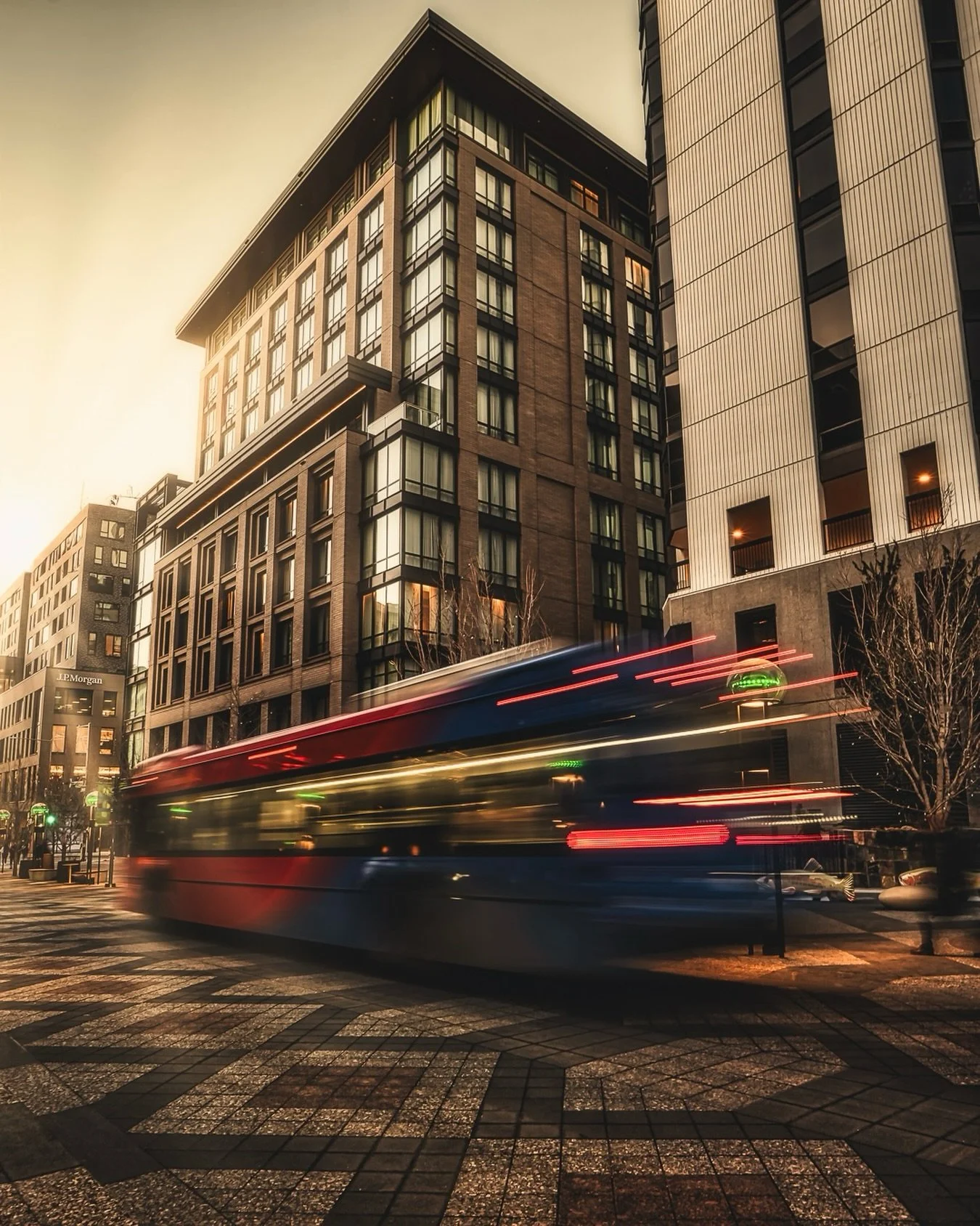 ~ S E T T I N G ~ 
.
Wandering the streets of Denver. I like what they&rsquo;ve done with the place. 🚶🏽&zwj;♂️
.
Makes for a nice walk and shoot! 📸
.
20mm ~ f7.1 ~ 1/3 SEC ~ ISO 50
.
🎯 Photographers: I do 1:1 editing, creative direction, and ment