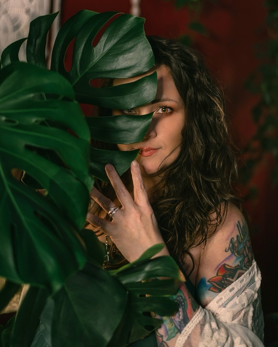 ~ G R E E N E R ~ 
.
InFrame: @itslisaherrera
.
She loves plants. The way they grow without asking, the way they soften a room just by existing. 🌿
.
This shoot was her idea and the first time we&rsquo;ve created together in years. No rush, no goal, 