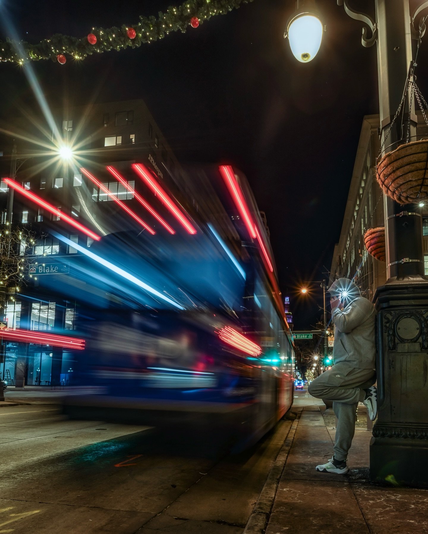 ~ H O L D ~ 
.
Time and Patience provide two different perspectives. ⏱️🤔
.
Which is your favorite?
.
InFrame: @fiddy_two_eighty
.
20mm ~ f7.1 ~ 0.5 SEC ~ ISO 50
.
🎯 Photographers: I do 1:1 editing, creative direction, and mentoring. Let&rsquo;s bui