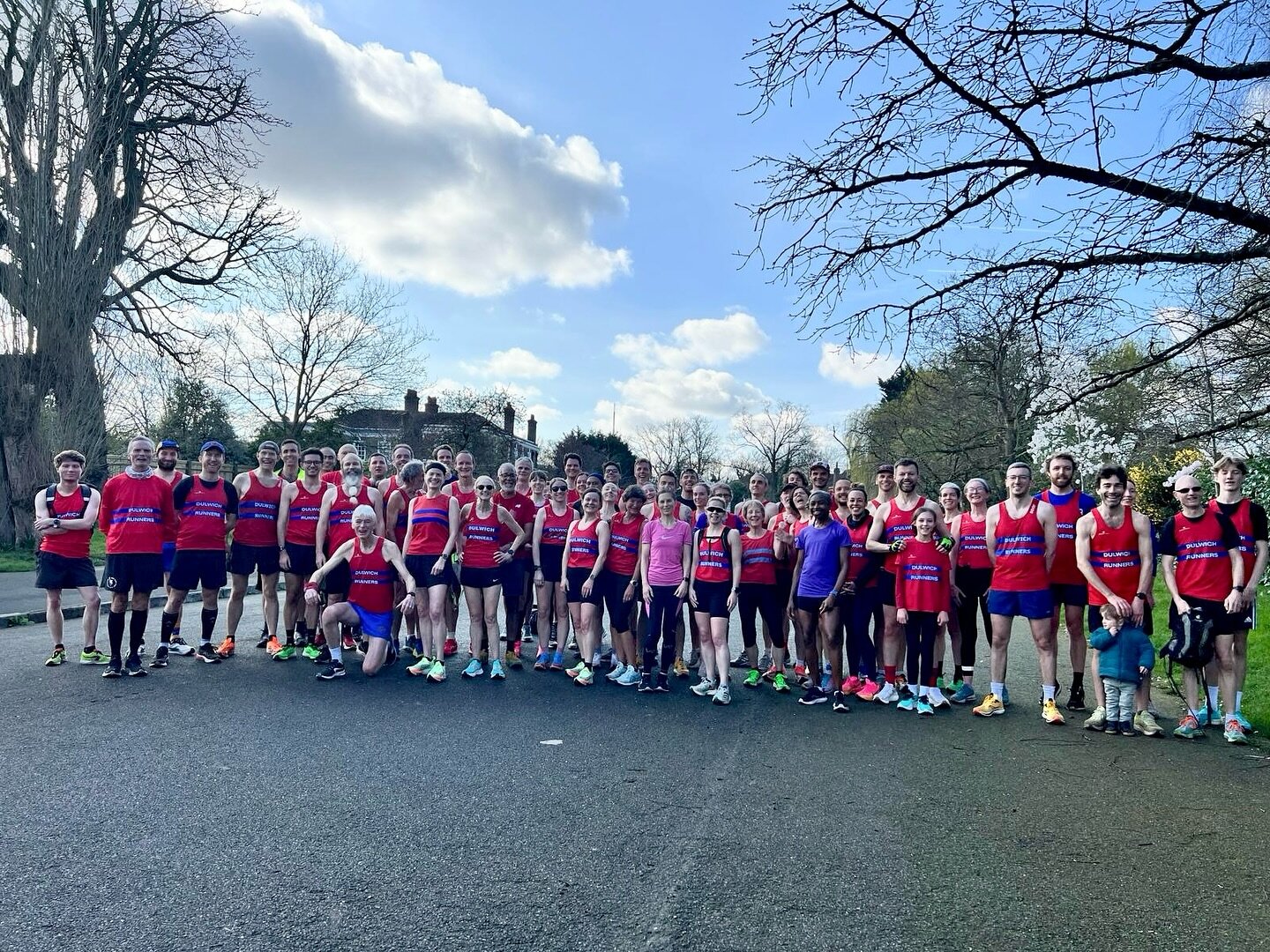 Dulwich Runners do Dulwich Parkrun! Over 70 members and family ran, jogged and walked the course today as art of our annual club championships #dulwich #dulwichparkrun