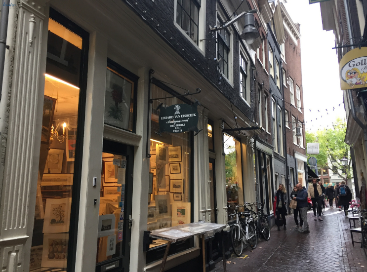 Storefronts_Amsterdam Netherlands_ K. Martinelli Blog _ Kristen Martinelli.png