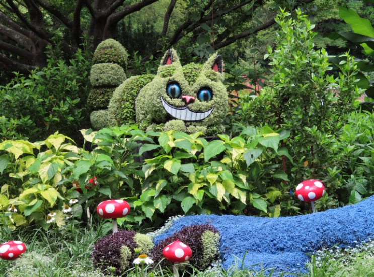 Atlanta Botanical Garden_Atlanta Georgia_Alice in Wonderland_Chesire_K. Martinelli Blog _ Kristen Martinelli.png