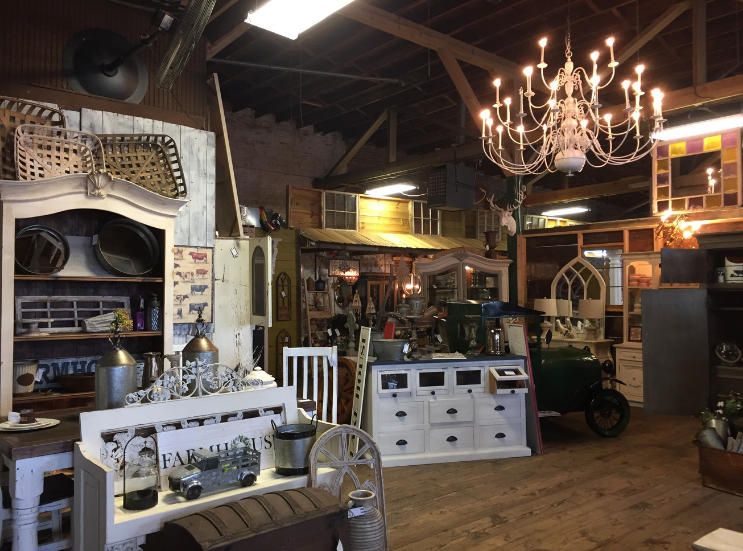 Vintageville Antiques and Farmer's Market_Tables_Columbus GA_K. Martinelli Blog_Kristen Martinelli.png