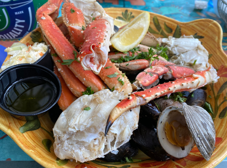 Gilligan's Clam Bar_Crab Feast Bucket_Pomona NY__K.Martinelli Blog_Kristen Martinelli (2).png