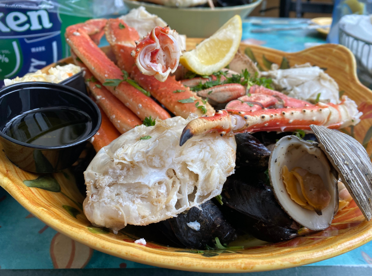 Gilligan's Clam Bar_Crab Feast Bucket_Pomona NY__K.Martinelli Blog_Kristen Martinelli (3).png
