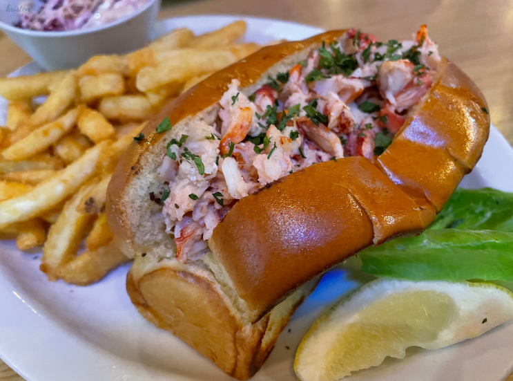 Lobster Roll_Crabby Joes_Lake George NY_ K.Martinelli Blog_Kristen Martinelli (1).png