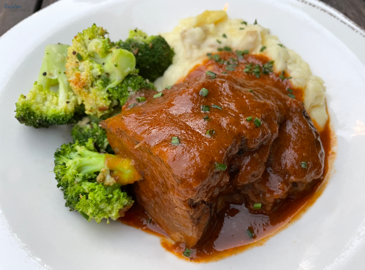 Tavern 5 Entree_Short Ribs_Pompton Plains_Kristen Martinelli_ K. Martinelli Blog (1).png