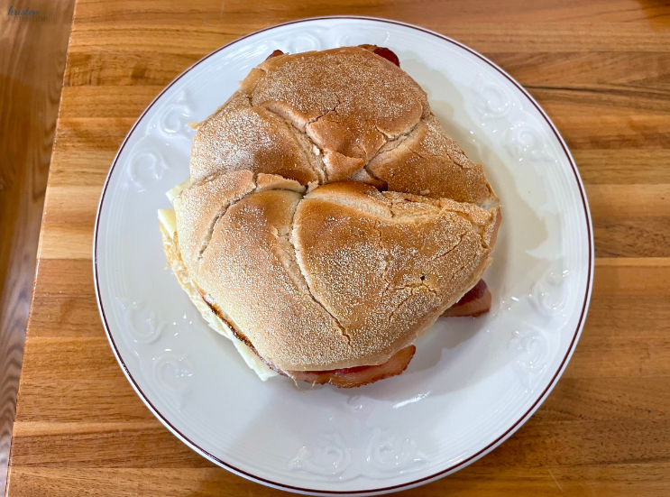 Pergaminos Bakery & Café Colombian Bakery Pasteries Breakfast SandwichBoonton, NJ_K.Martinelli Blog_Kristen Martinelli.png