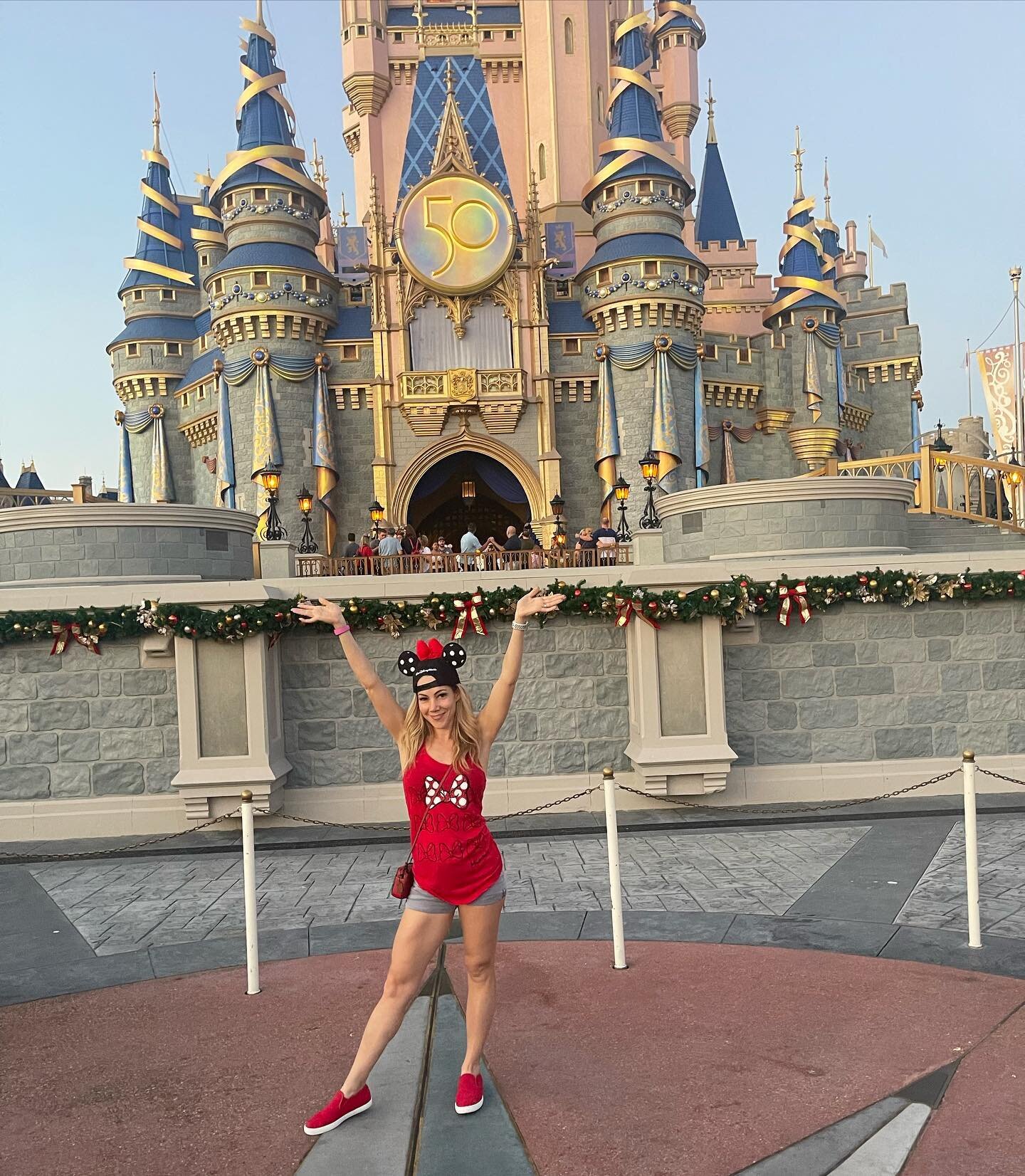 I am currently out of the office and not available until next week! ✌🏻 ❤️ 😬