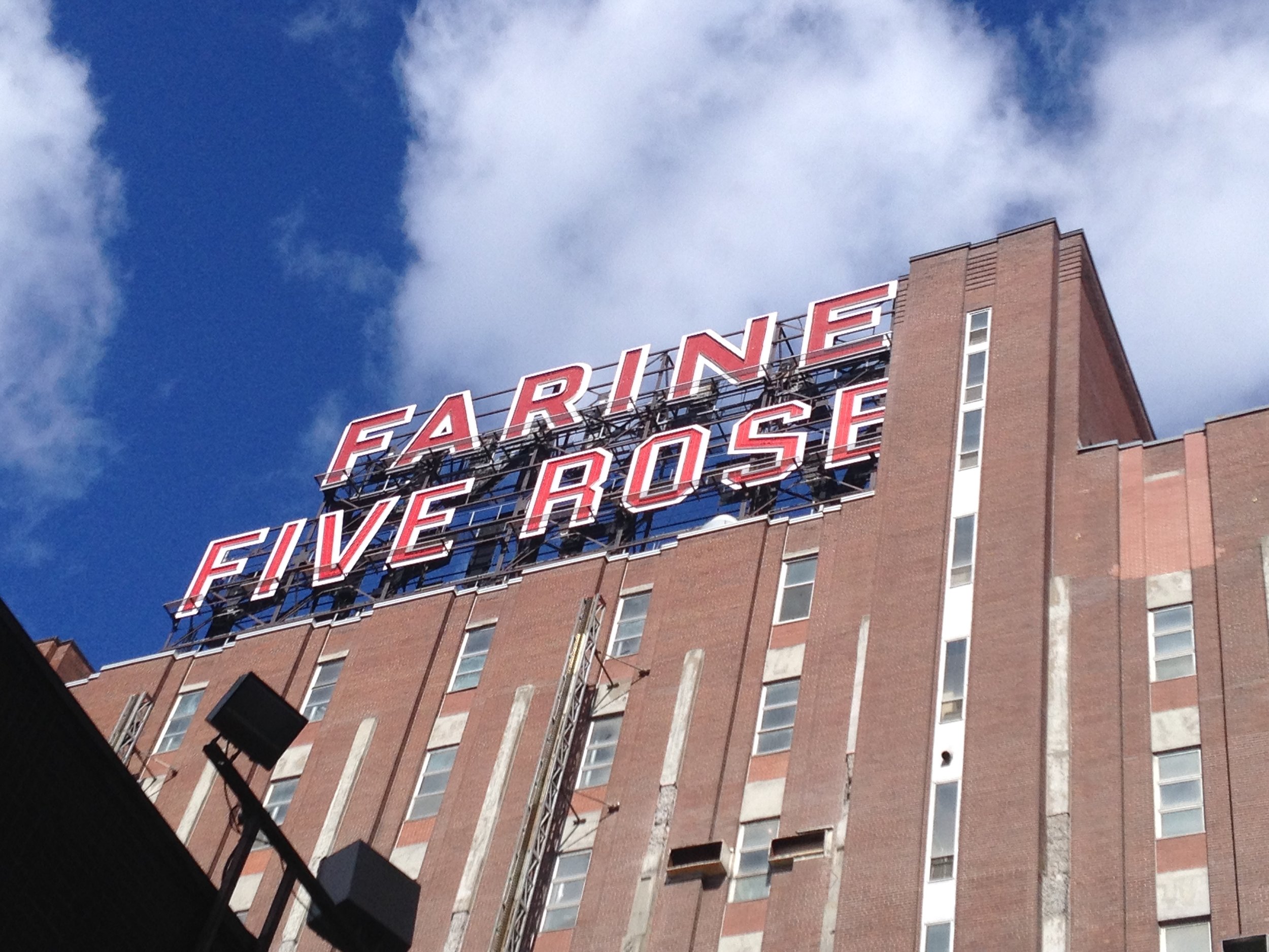 Farine Five Roses Sign