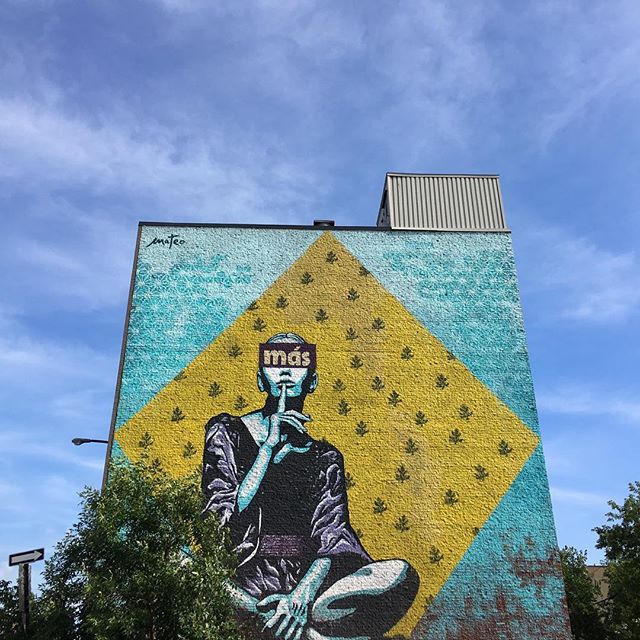 m&aacute;s
#montreal #mtl #mtlstreetart #streetart #graffiti #graffitiart #graffitialley #graffitiartist #mas #art #wallart #artist #artoftheday #visualart #artist #artistsoninstagram #mtlmoments #yellow #papineau #streetsofmontreal #bluesky #beauty 