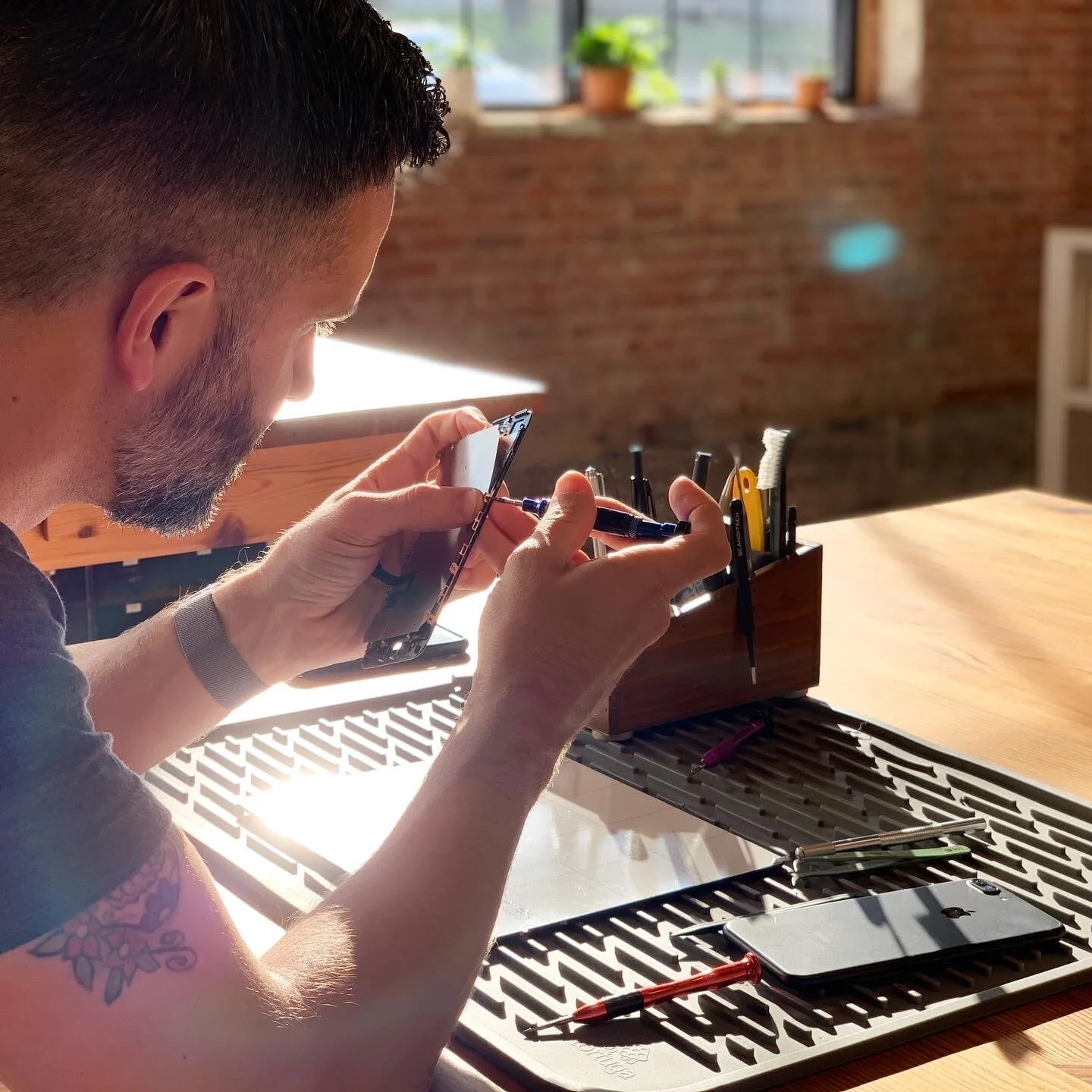 Phone Repair - Best iPhone Repair Near You | Skinny's Repair Shop