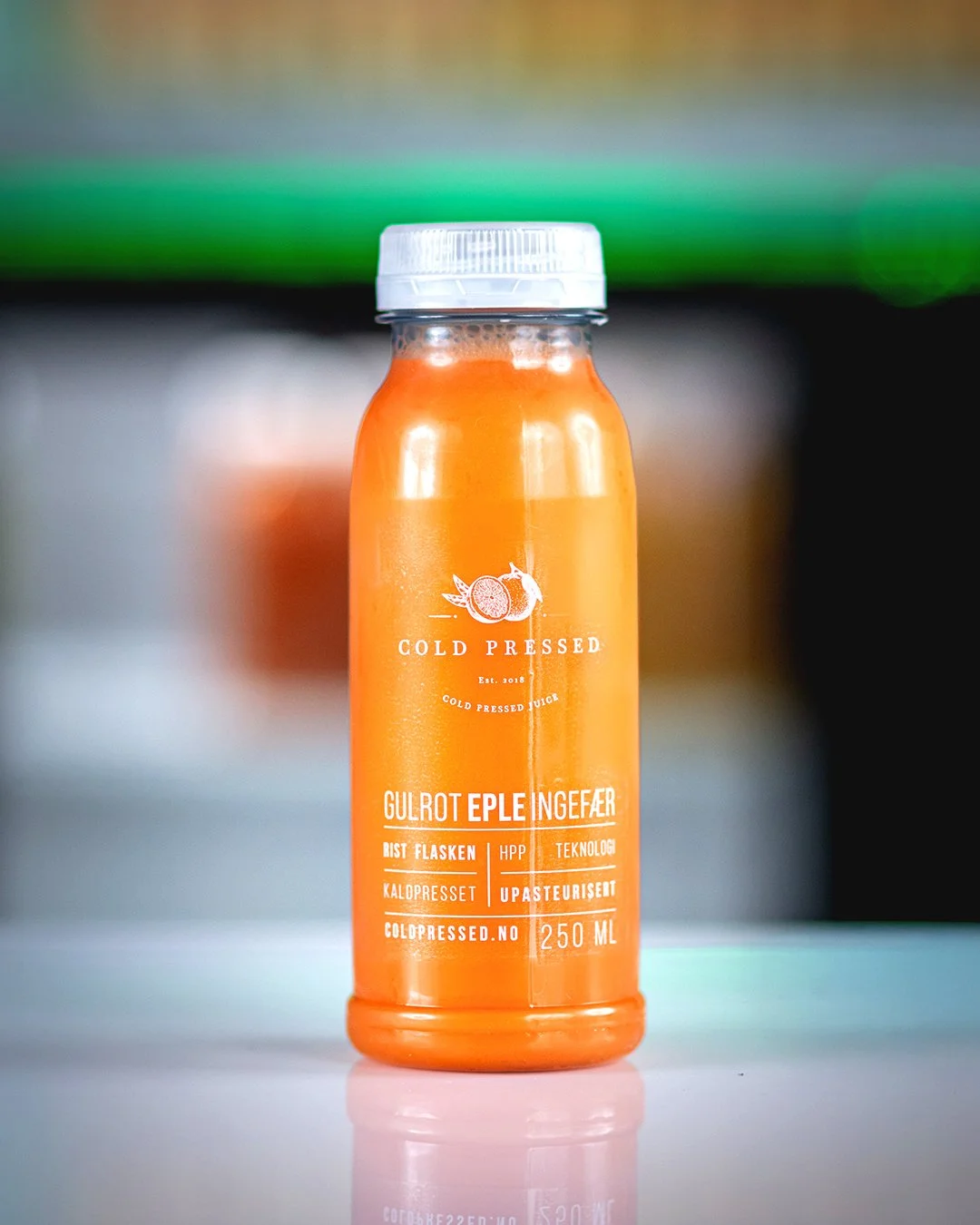 Gulrot, eple og ingef&aelig;r &ndash; naturlig s&oslash;dme m&oslash;ter varm friskhet.
Full av smak, farge og energi &ndash; rett fra naturen. 🌿

#Carrot #Juice #Coldpressed #Coldpressedjuice #Hppjuice #HPP #Kaldpresset