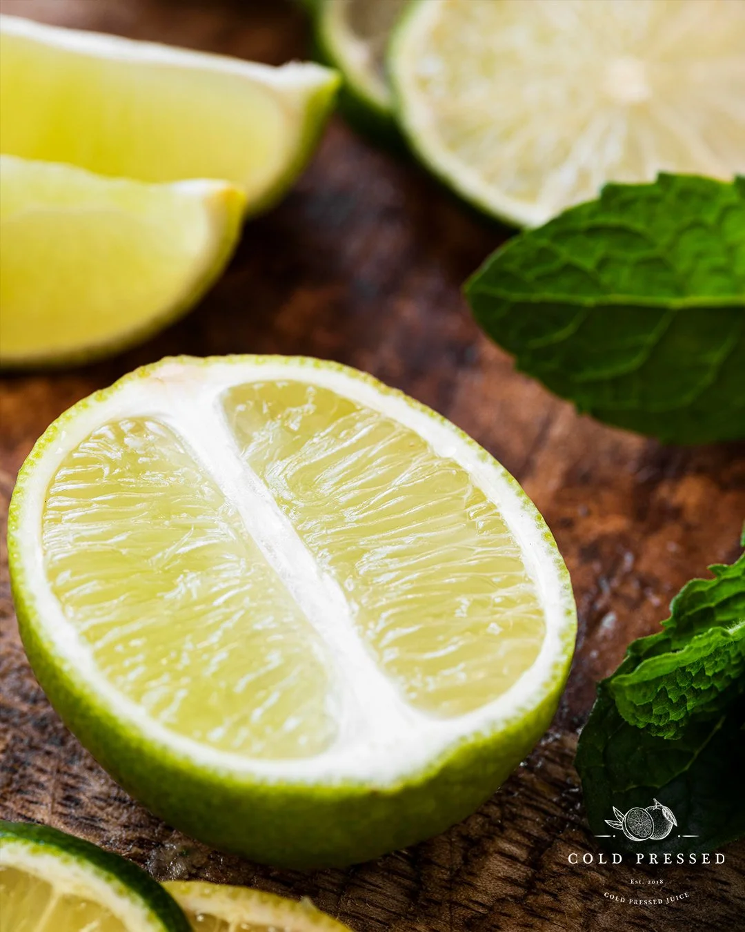 Lime &ndash; liten, men full av liv! 🍋💚
Gir alt et friskt l&oslash;ft og en syrlig twist. ✨

#Lime #Juice #Coldpressed #Coldpressedjuice #Hppjuice #HPP #Kaldpresset #Limejuice #Sitron #Sitronjuice