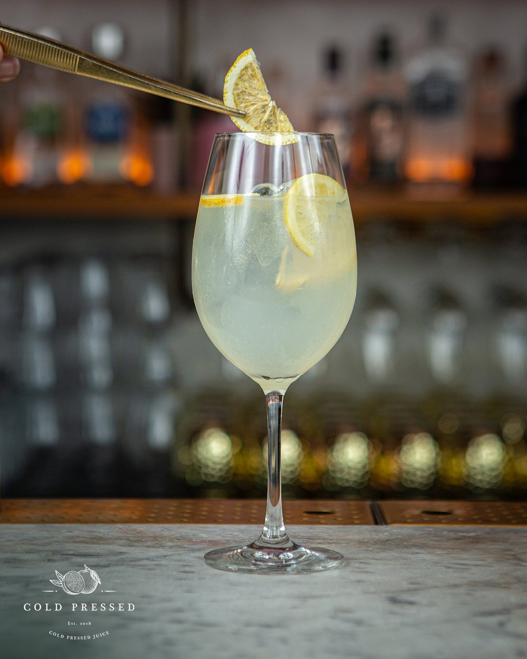 Siden v&aring;r fryst&oslash;rkede garnish ikke er t&oslash;rket med varme &ndash; er b&aring;de smak og oljer bevart. 🍋✨
Pr&oslash;v den i hvilken som helst drikk, og du vil bli overrasket! 🌿💫

#Lemon #Coldpressed #Coldpressedjuice #Hppjuice #HPP