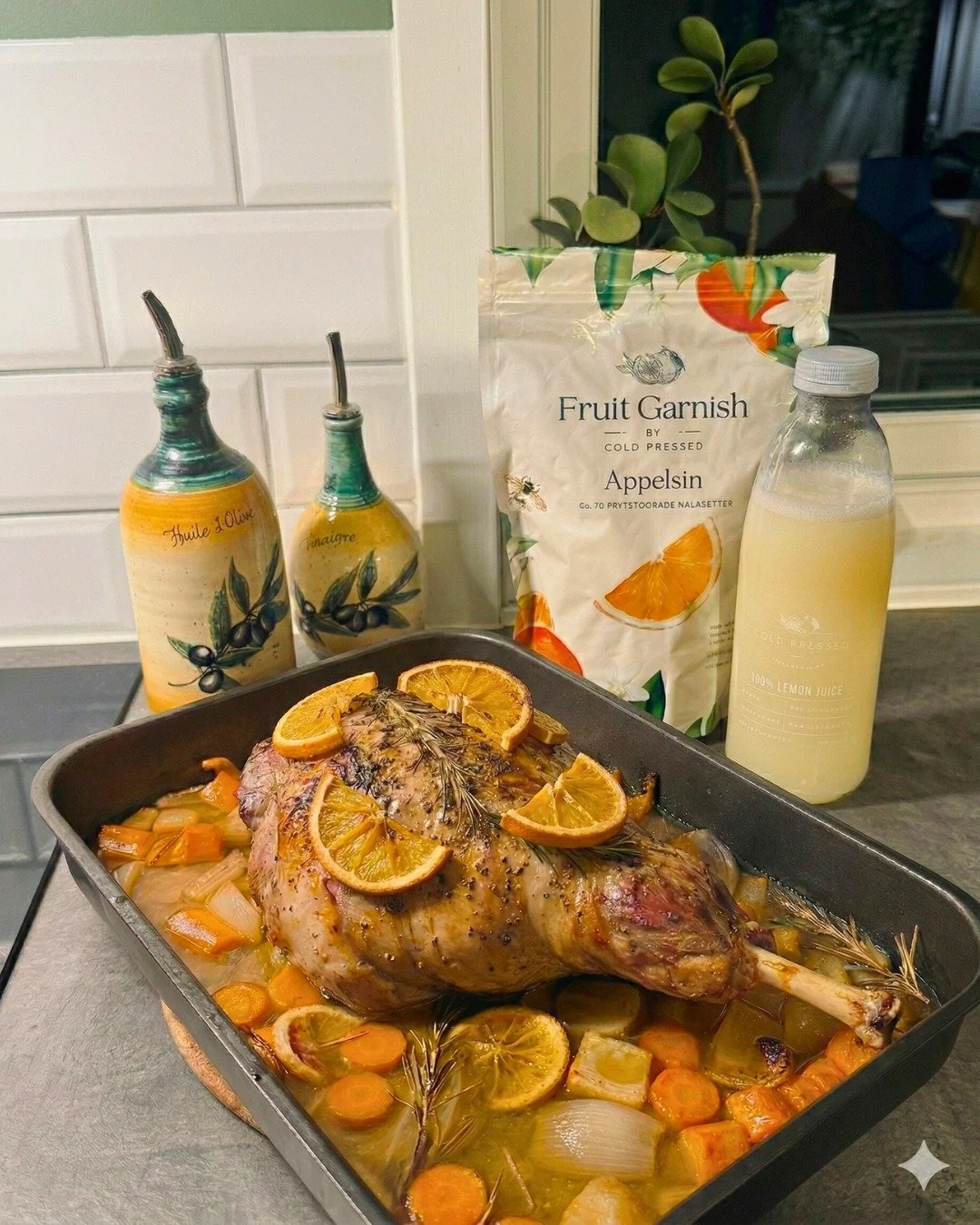 Ikke bare til baren.

Cold Pressed fungerer like godt p&aring; kj&oslash;kkenet.

Til retter som dette f&aring;r du:
✔️ Frisk syre uten prep
✔️ Bedre balanse i smaken
✔️ Null svinn

Bruk sammen med Fruit Garnish for b&aring;de smak og finish 🍊

En e