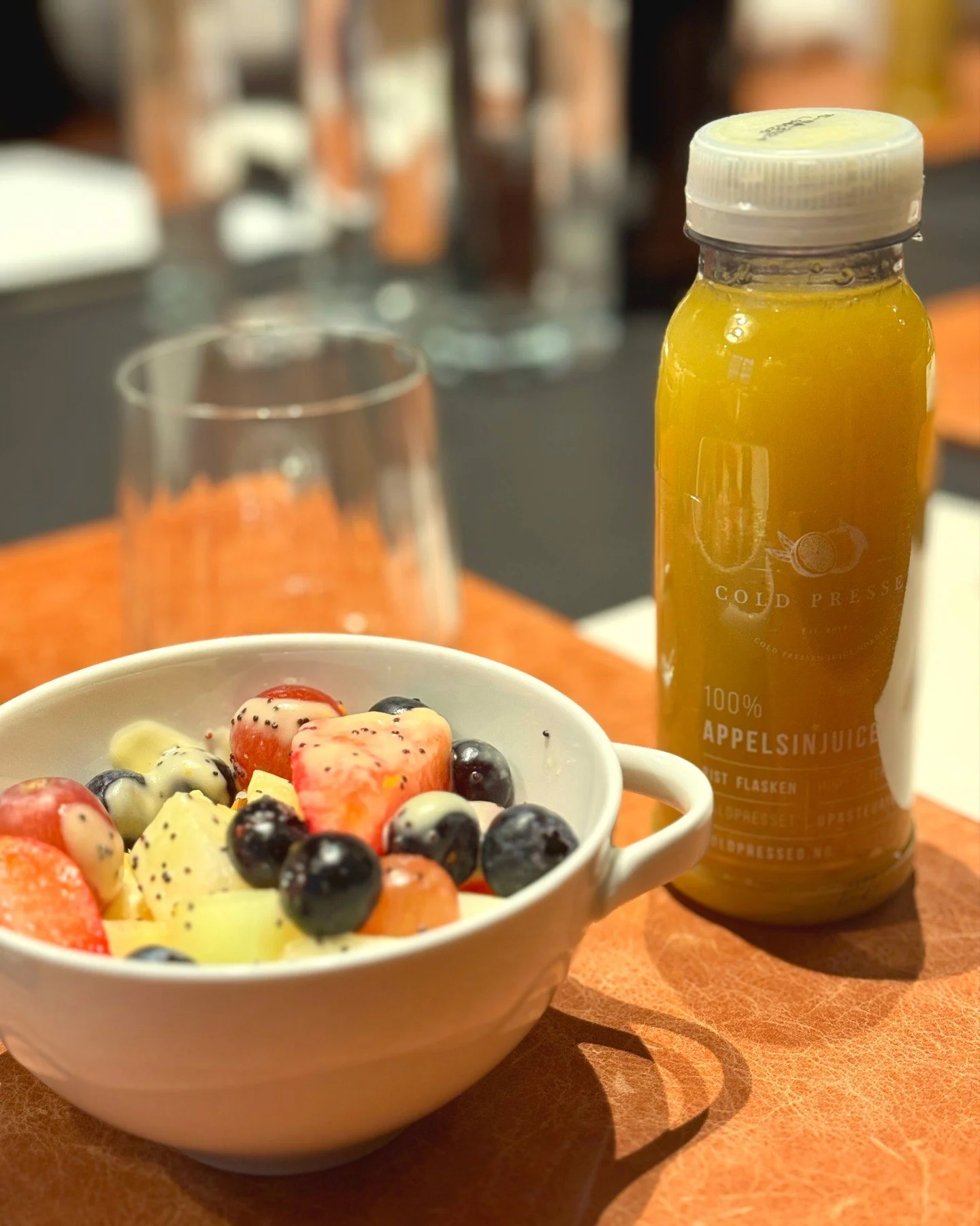 Enkelt. Friskt. Ferdig.

Cold Pressed appelsinjuice gir deg:
✔️ Ren smak av frukt
✔️ Jevn kvalitet &ndash; hver gang
✔️ Klar til servering

Perfekt til frokost, buffet og som et lett, friskt alternativ gjennom dagen🍊