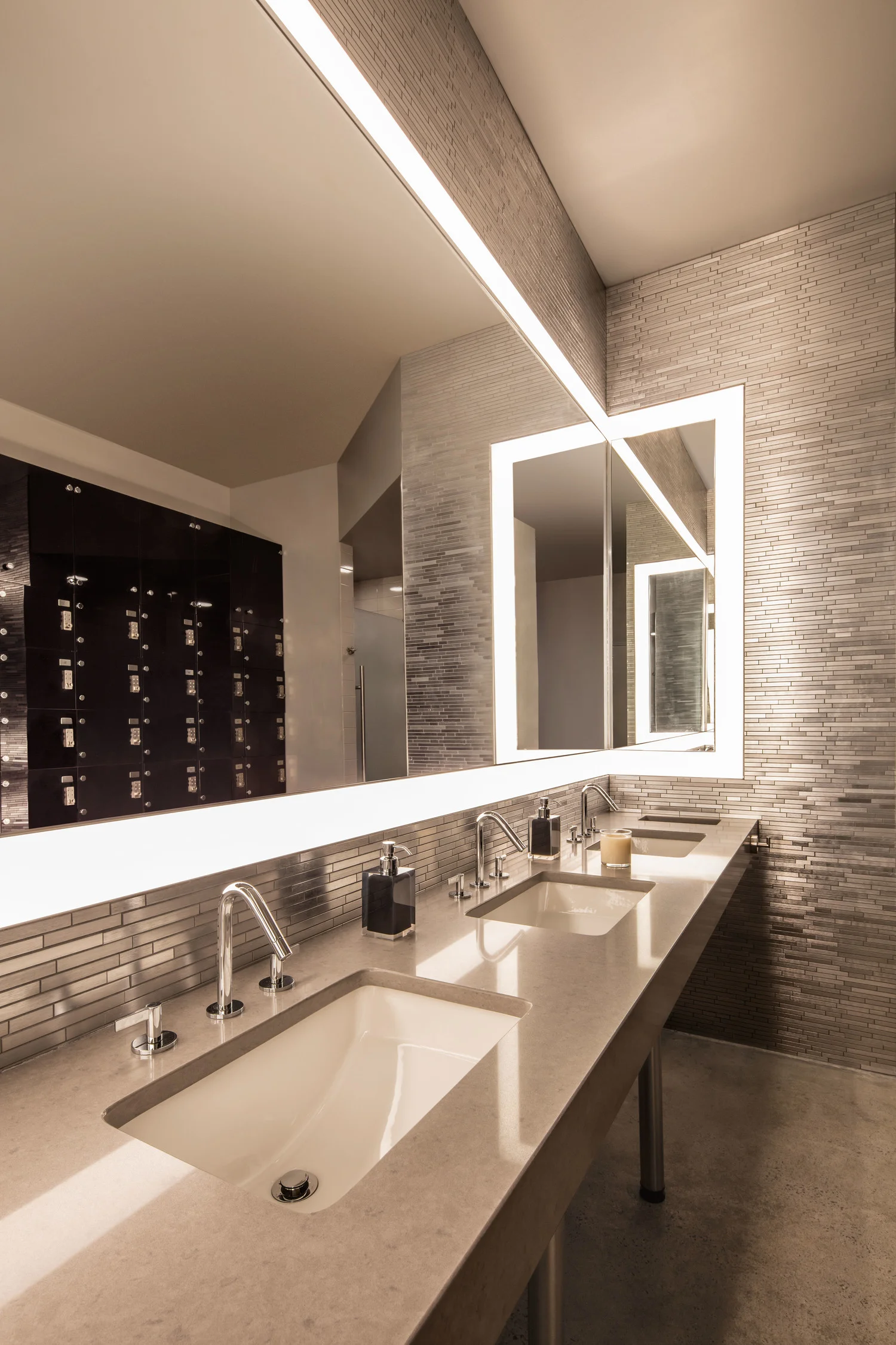 4BarrysDesBrisaySmithArchitectsCommercialRetailFitness.jpg