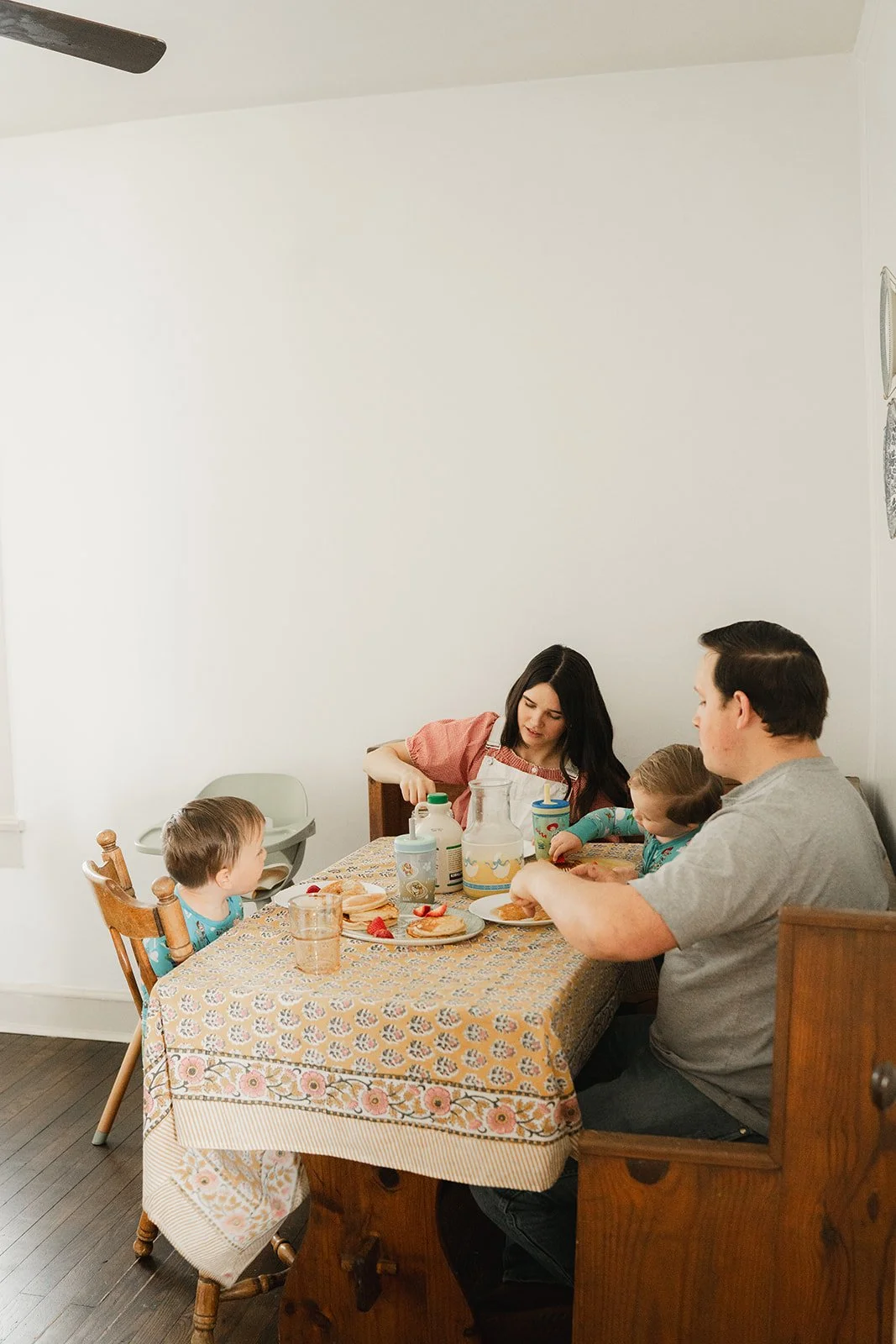 family-dayinthelife-strawberryplains10.jpg