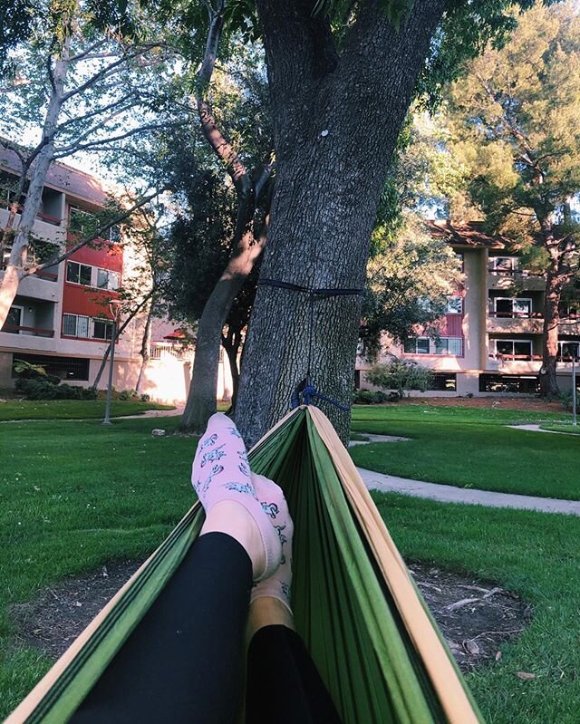 Beloved trip lead @emilyjohnson2718 pictured having a solo hammock hangout with a book recommended by other beloved trip lead @lisadewaffles 🌿💖 #ThinkInside