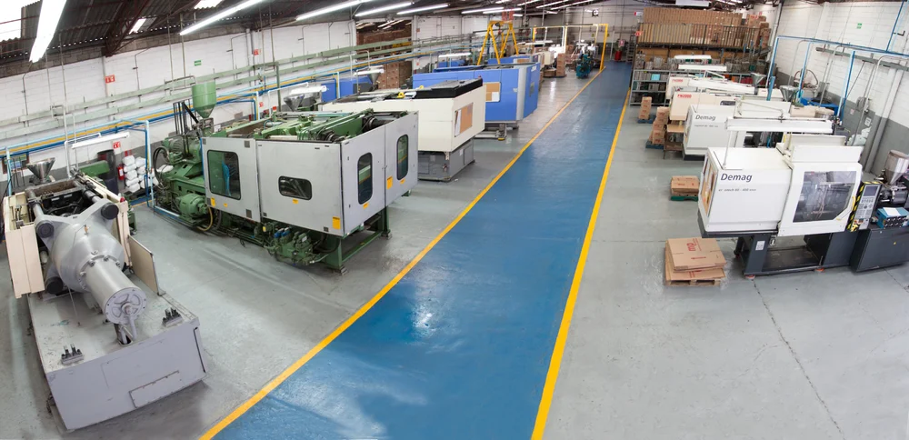 Mold mounted on an injection machine