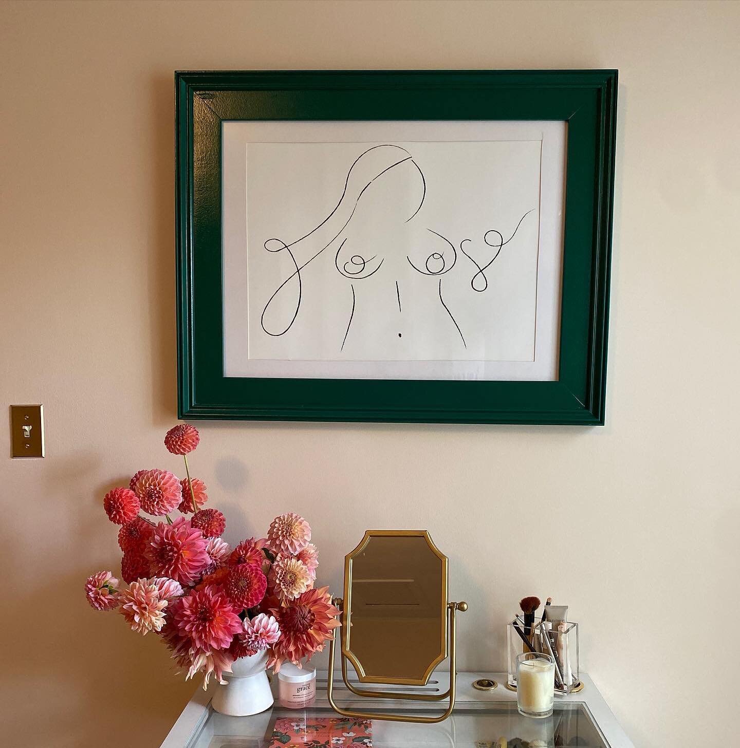 What do you guys think of my new art? Print by @jiveleighdesigns (she&rsquo;s so talented!), and frame by my sweet husband @stevenmcconahey. Flowers by yours truly 🥰 with a special shout-out to @oshunpouch. This was my first experience using their 1