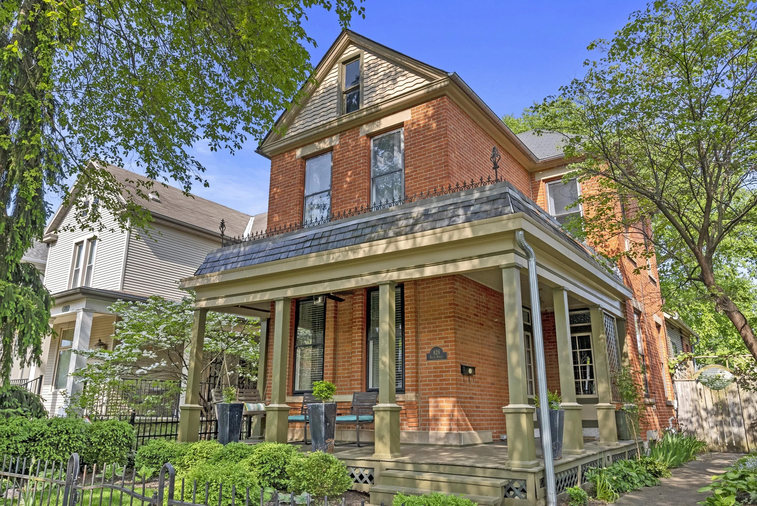 826 BRUCK STREET | $558,000