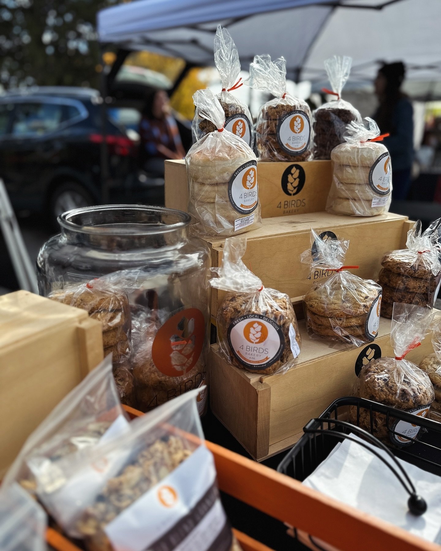 The first summer market of the season tomorrow @garfieldparkfarmersmarket 🙌

Stop by our booth for our breakfast sandwiches made by chef @stevenunrue and all of your @4birdsbakery favorites 🍪

We&rsquo;ll also have our gluten-free peanut butter ban