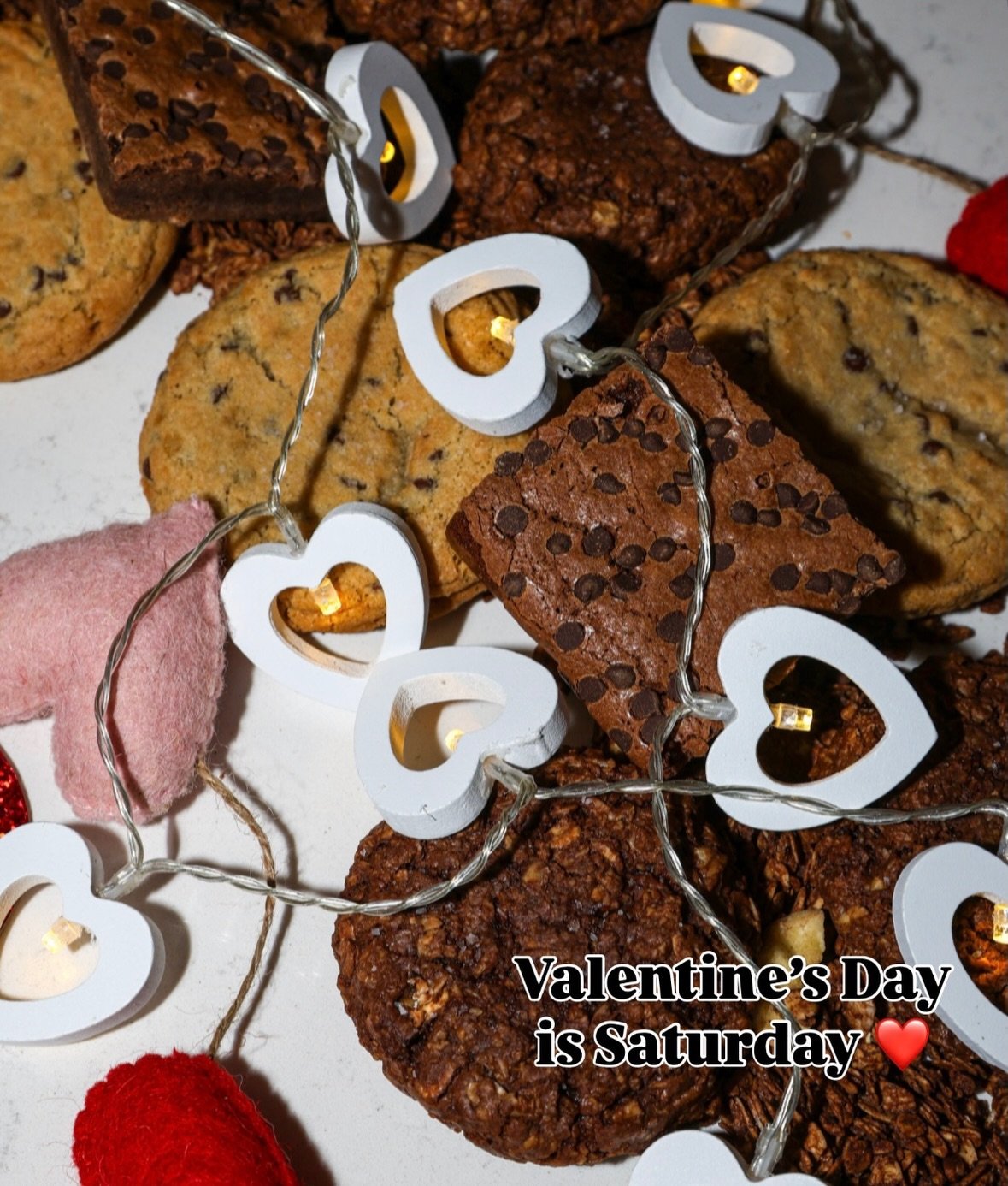 Valentine&rsquo;s Day is Saturday ❤️🍪 the best gifts are the ones you can taste - 4 Birds Bakery has gift boxes, gift cards and treats available daily from inside The Garage Foodhall from 8:00am - 9:00pm daily 🥰