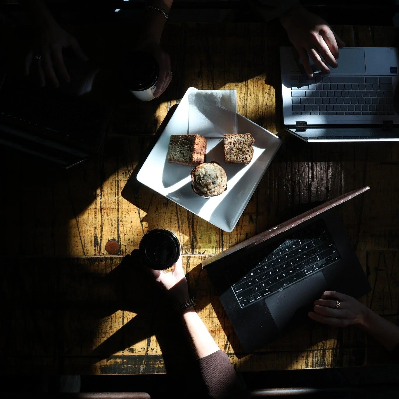 Morning meetings just got a whole lot better at The Garage ☕️✨
Doors open at 8am, and so does 4 Birds Bakery, with fresh coffee, matcha, and lattes ready to fuel the conversation. Skip the conference room and host your next meeting somewhere inviting