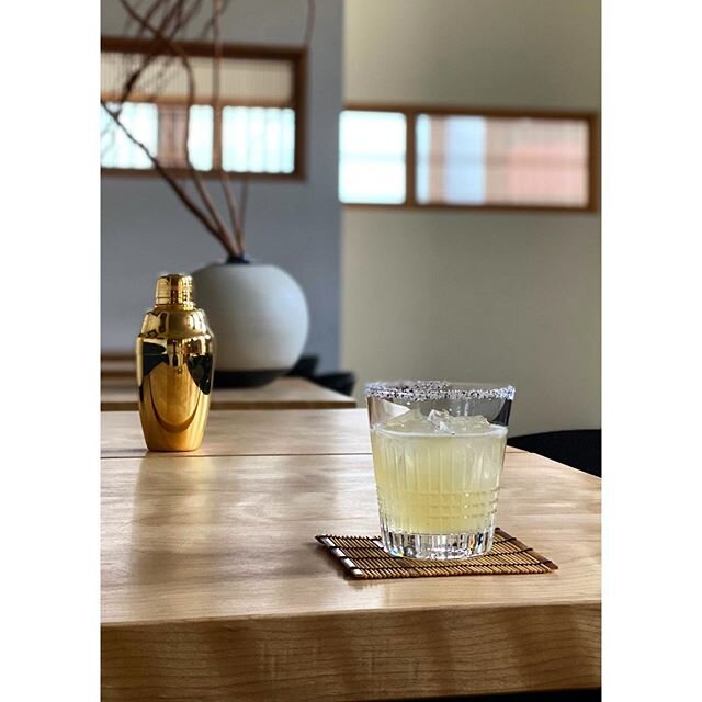 seaflower |
Who is excited to sip on a couple of Seaflowers this weekend? 
Available for pre-order online!
- - - 
Nikka Coffey Gin, Berto Vermouth Bianco, Yuzu Koshō, Kabosu and Lime with a rim of Ocean Dust 
𝔼𝕒𝕔𝕙 𝕓𝕠𝕥𝕥𝕝𝕖 𝕤𝕖𝕣𝕧𝕖𝕤 𝕥𝕨?