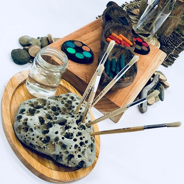Our teachers have been busy combining local natural materials to create inviting spaces for children. Can’t wait to show you all our spaces at open day this Saturday 11am-1pm

#invitationstoplay #3rdteacher #reggioinspired #reggioapproach #provocations #play #houseofwonder #gisborne